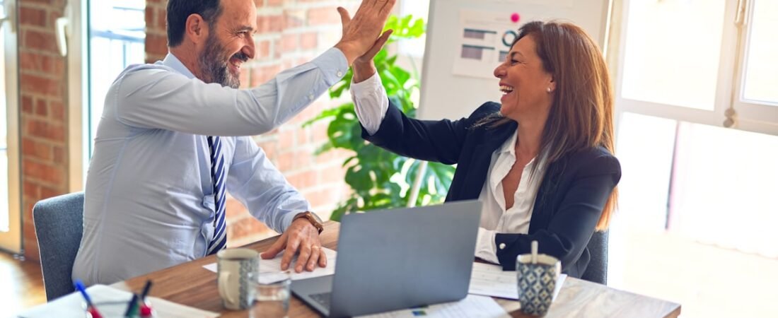 O Que é IA Agêntica na Prática (com Exemplos Reais de Empresas)