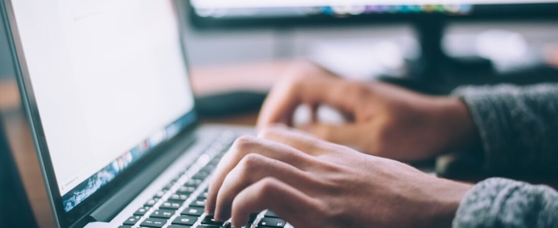 Como Usar IA no Trabalho Sem Colocar Seu Emprego em Risco
